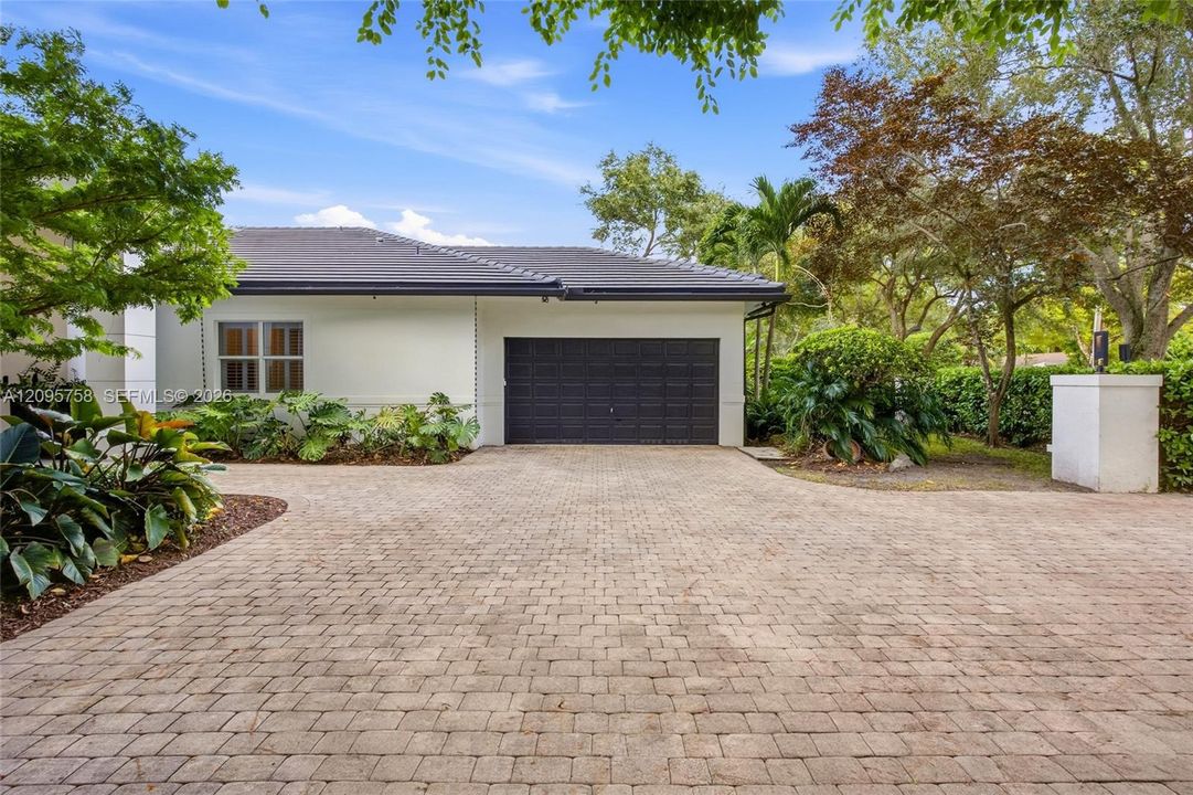 For Sale: $4,750,000 (5 beds, 5 baths, 4710 Square Feet)