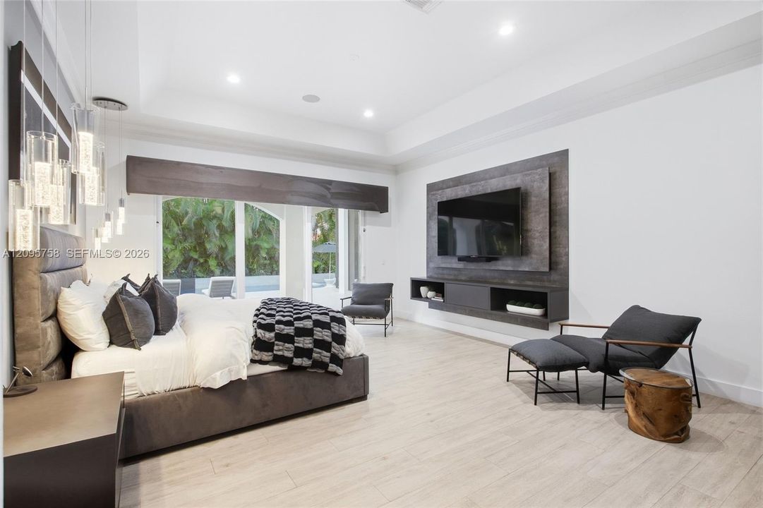For Sale: $4,750,000 (5 beds, 5 baths, 4710 Square Feet)