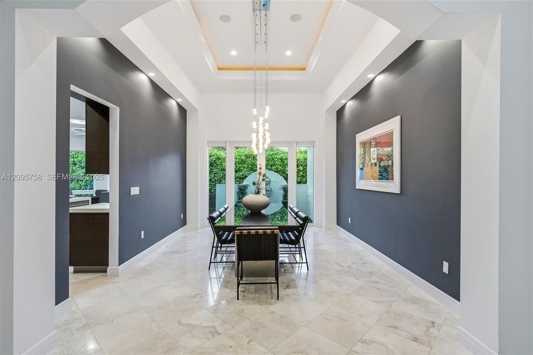 For Sale: $4,750,000 (5 beds, 5 baths, 4710 Square Feet)