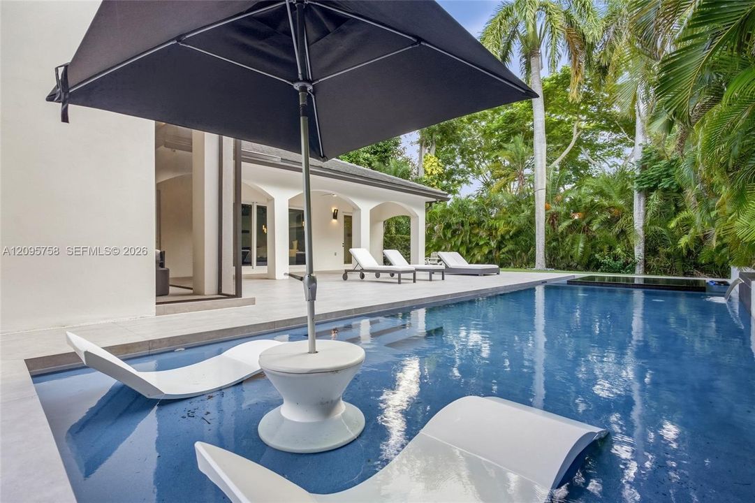 For Sale: $4,750,000 (5 beds, 5 baths, 4710 Square Feet)
