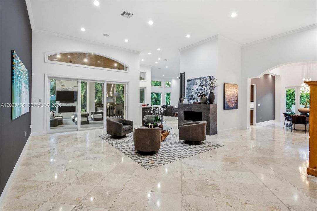 For Sale: $4,750,000 (5 beds, 5 baths, 4710 Square Feet)