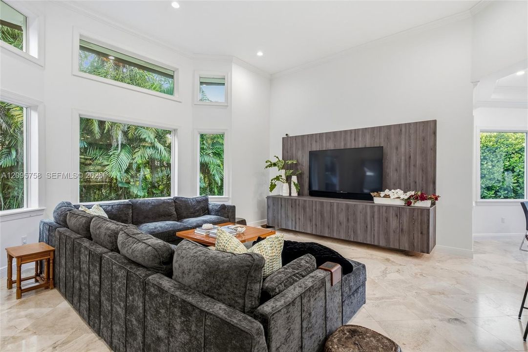 For Sale: $4,750,000 (5 beds, 5 baths, 4710 Square Feet)