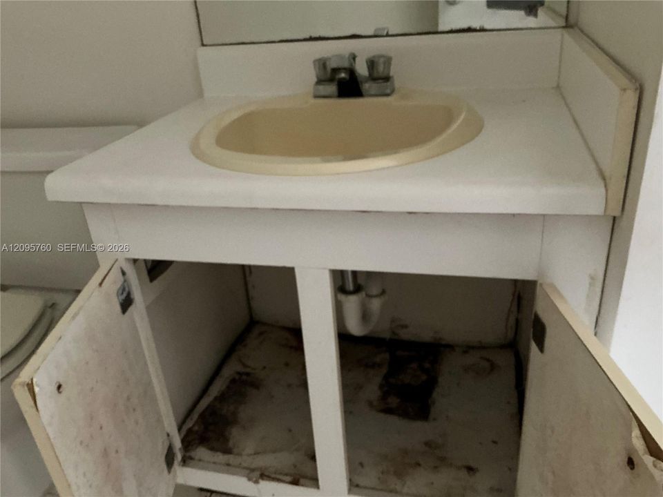 На продажу: $99,900 (1 спален, 1 ванн, 811 Квадратных фут)