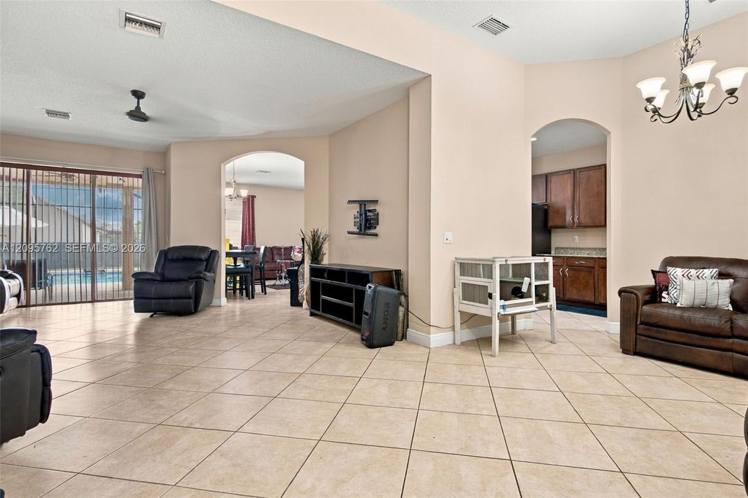 For Sale: $625,000 (4 beds, 3 baths, 2385 Square Feet)