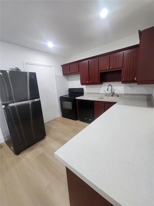 For Rent: $1,599 (1 beds, 1 baths, 928 Square Feet)