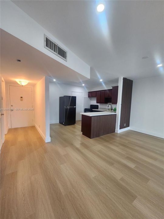 For Rent: $1,599 (1 beds, 1 baths, 928 Square Feet)