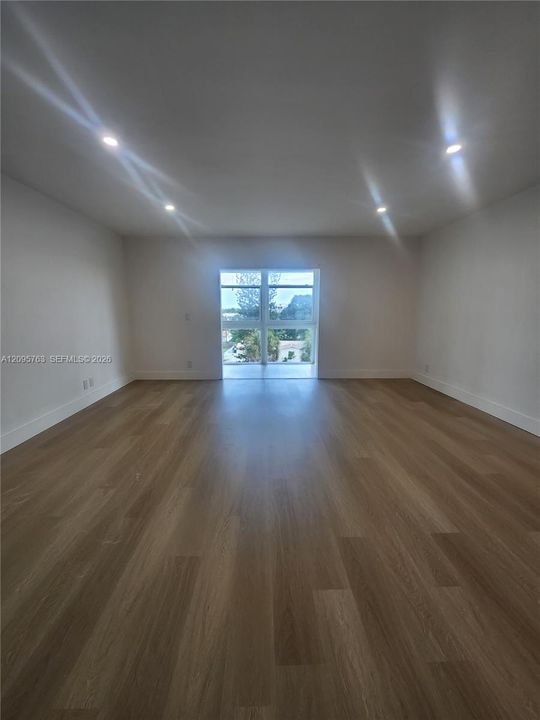 For Rent: $1,599 (1 beds, 1 baths, 928 Square Feet)