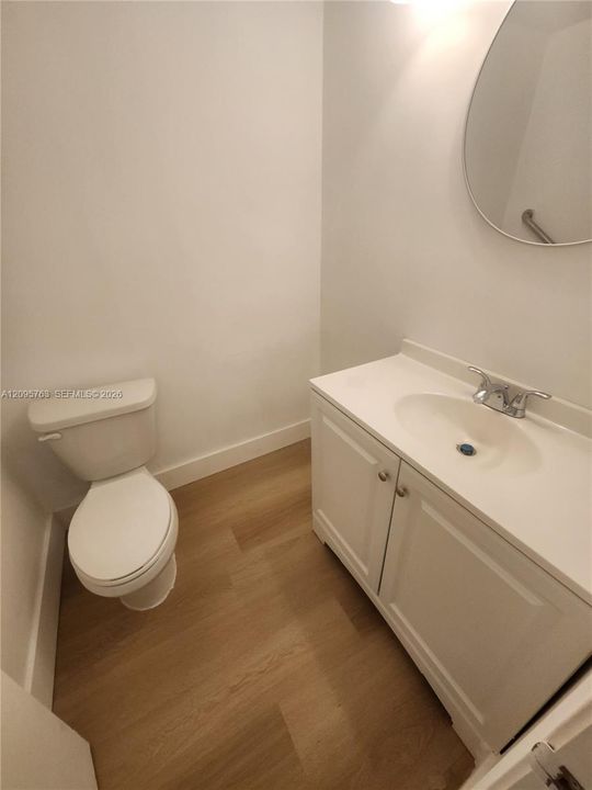 For Rent: $1,599 (1 beds, 1 baths, 928 Square Feet)