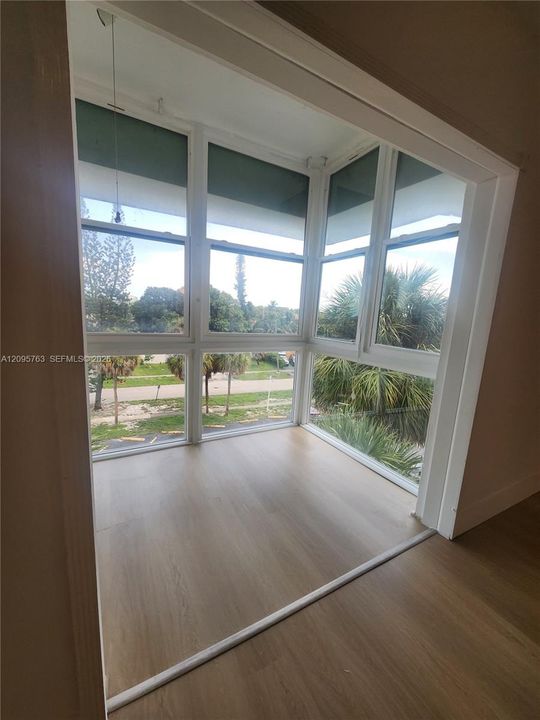 For Rent: $1,599 (1 beds, 1 baths, 928 Square Feet)