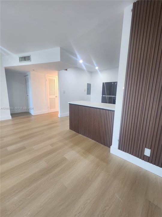 For Rent: $1,599 (1 beds, 1 baths, 928 Square Feet)