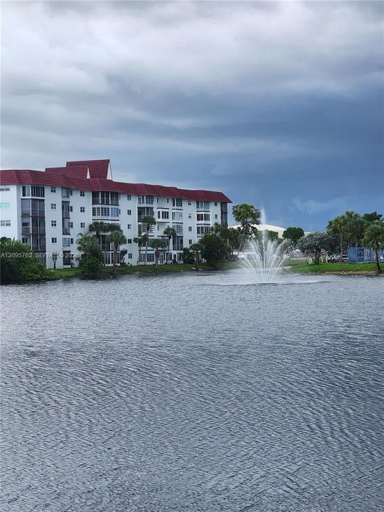 For Rent: $1,599 (1 beds, 1 baths, 928 Square Feet)