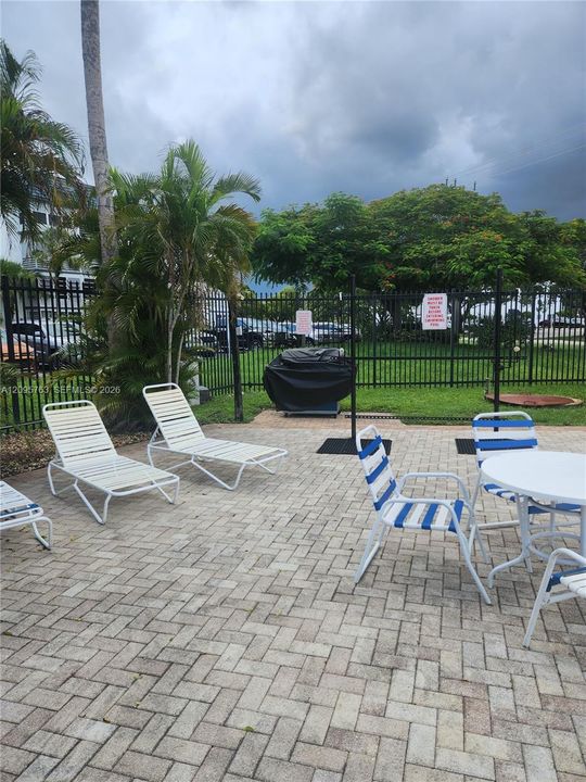 For Rent: $1,599 (1 beds, 1 baths, 928 Square Feet)