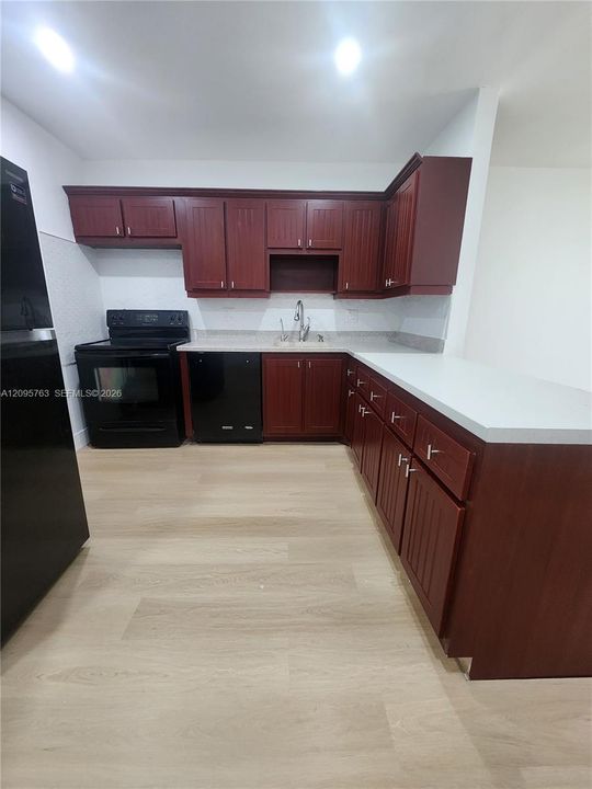 For Rent: $1,599 (1 beds, 1 baths, 928 Square Feet)