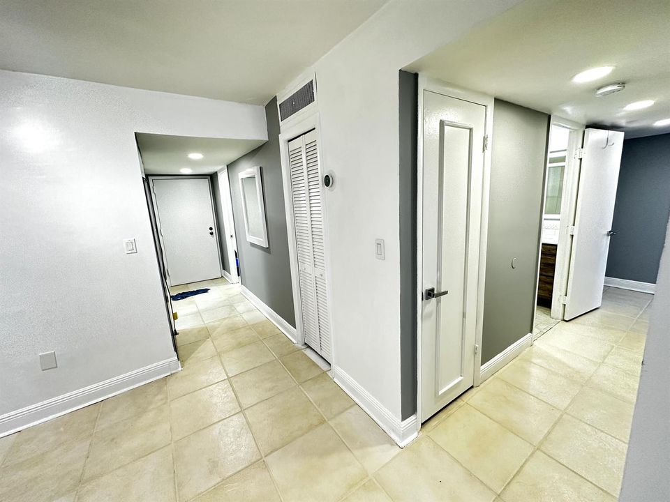 hallway & entryway