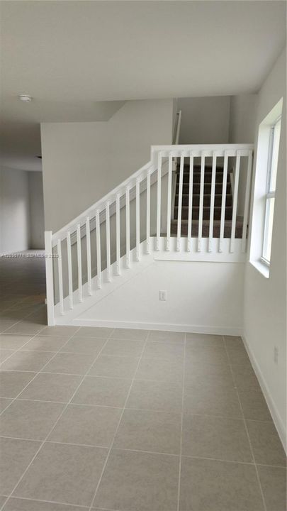 For Rent: $2,700 (3 beds, 2 baths, 0 Square Feet)
