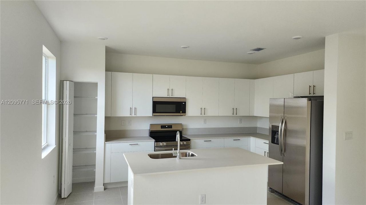 For Rent: $2,700 (3 beds, 2 baths, 0 Square Feet)