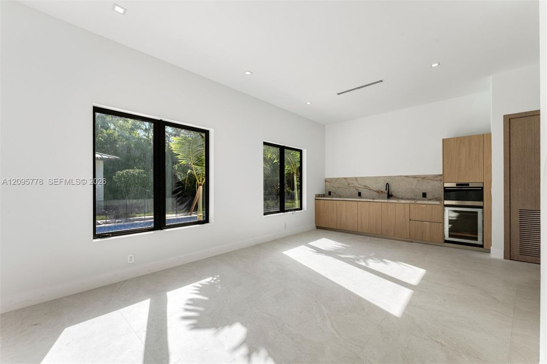 For Sale: $10,500,000 (7 beds, 8 baths, 8474 Square Feet)