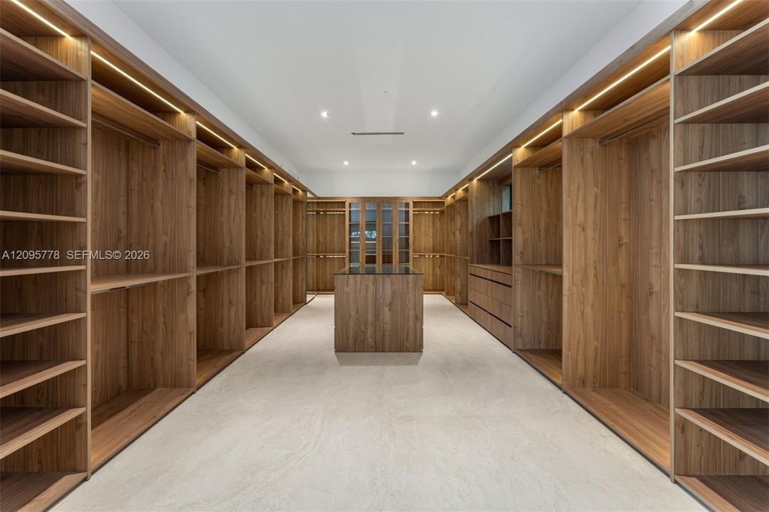 For Sale: $10,500,000 (7 beds, 8 baths, 8474 Square Feet)
