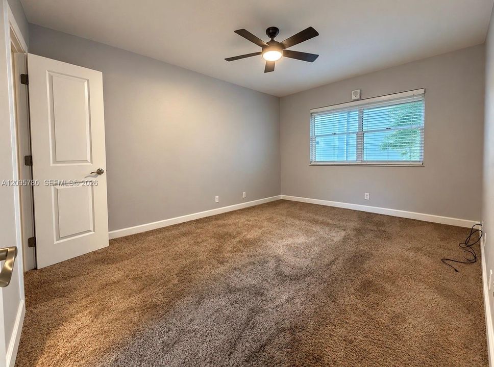 For Rent: $1,950 (1 beds, 1 baths, 580 Square Feet)