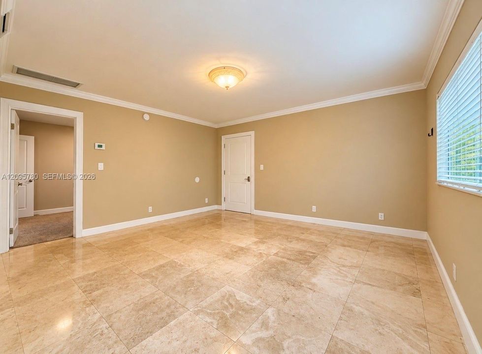 For Rent: $1,950 (1 beds, 1 baths, 580 Square Feet)