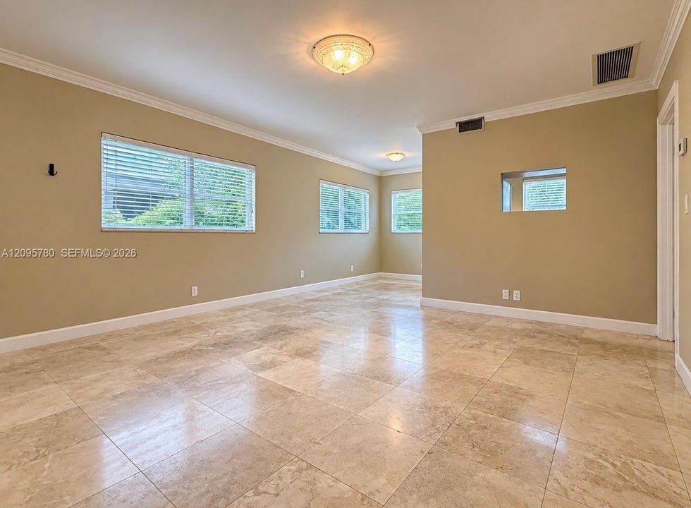 For Rent: $1,950 (1 beds, 1 baths, 580 Square Feet)