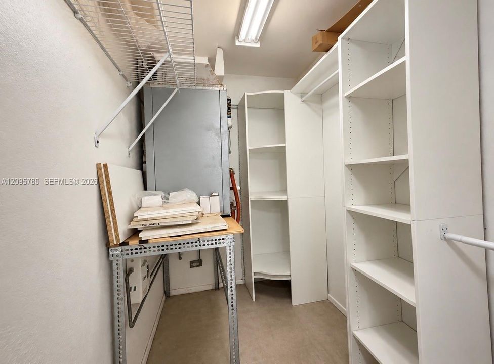 For Rent: $1,950 (1 beds, 1 baths, 580 Square Feet)