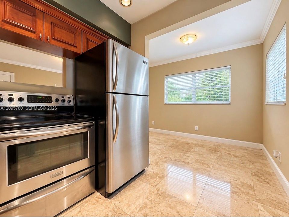 For Rent: $1,950 (1 beds, 1 baths, 580 Square Feet)