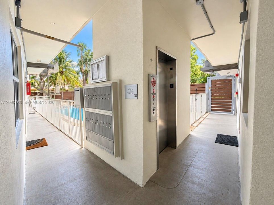 For Rent: $1,950 (1 beds, 1 baths, 580 Square Feet)
