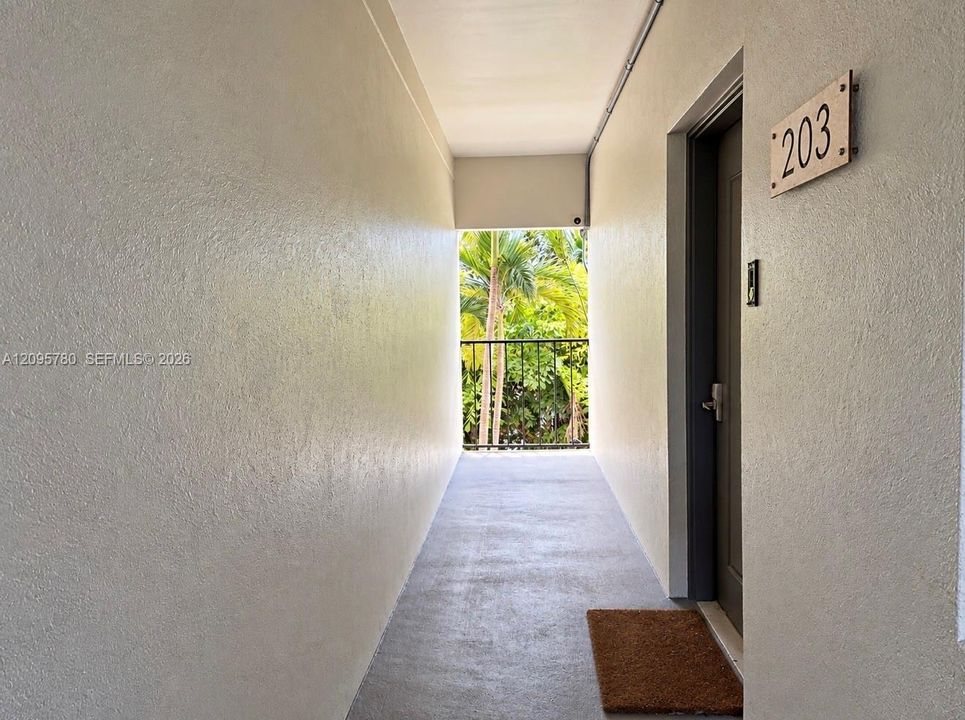 For Rent: $1,950 (1 beds, 1 baths, 580 Square Feet)
