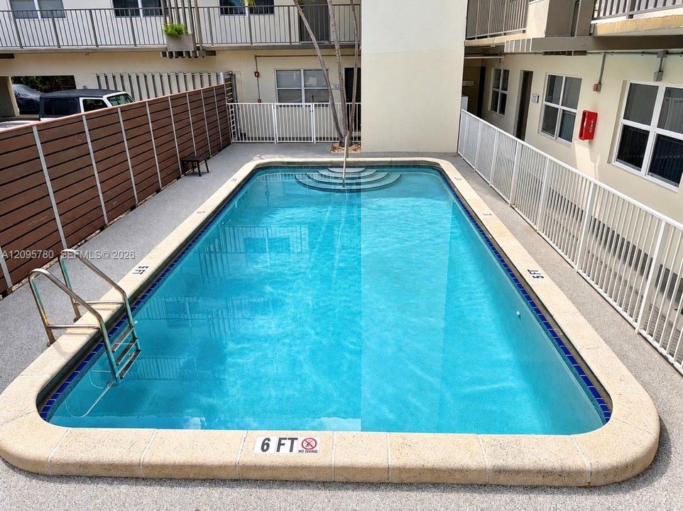 For Rent: $1,950 (1 beds, 1 baths, 580 Square Feet)