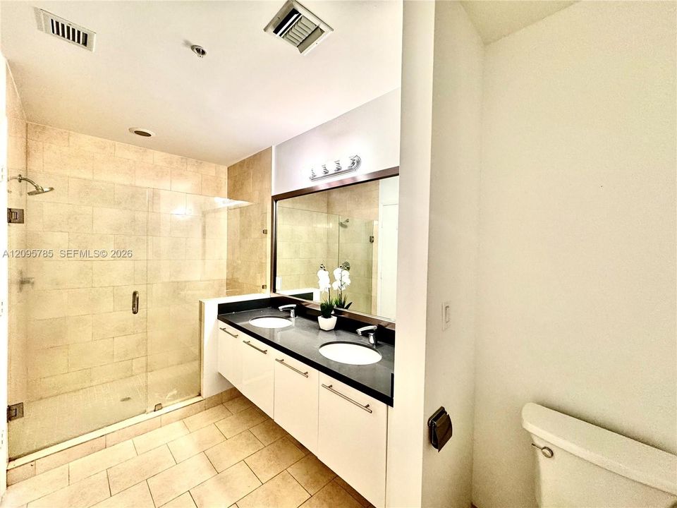 For Rent: $3,850 (2 beds, 2 baths, 1092 Square Feet)