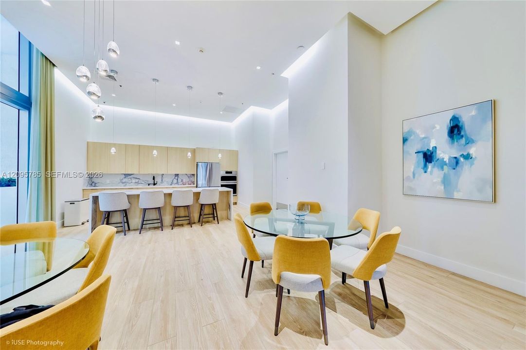 For Rent: $3,850 (2 beds, 2 baths, 1092 Square Feet)
