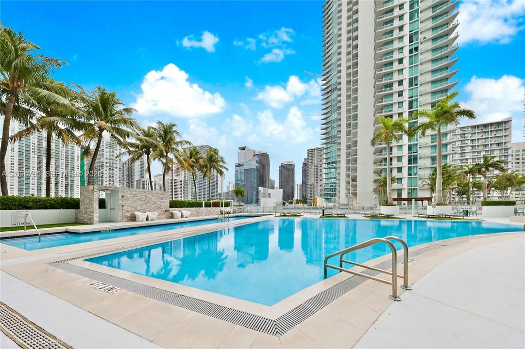For Rent: $3,850 (2 beds, 2 baths, 1092 Square Feet)