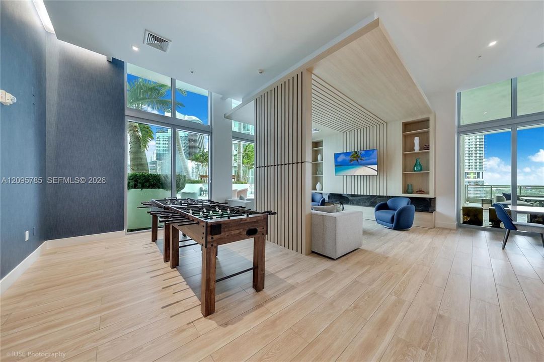 For Rent: $3,850 (2 beds, 2 baths, 1092 Square Feet)
