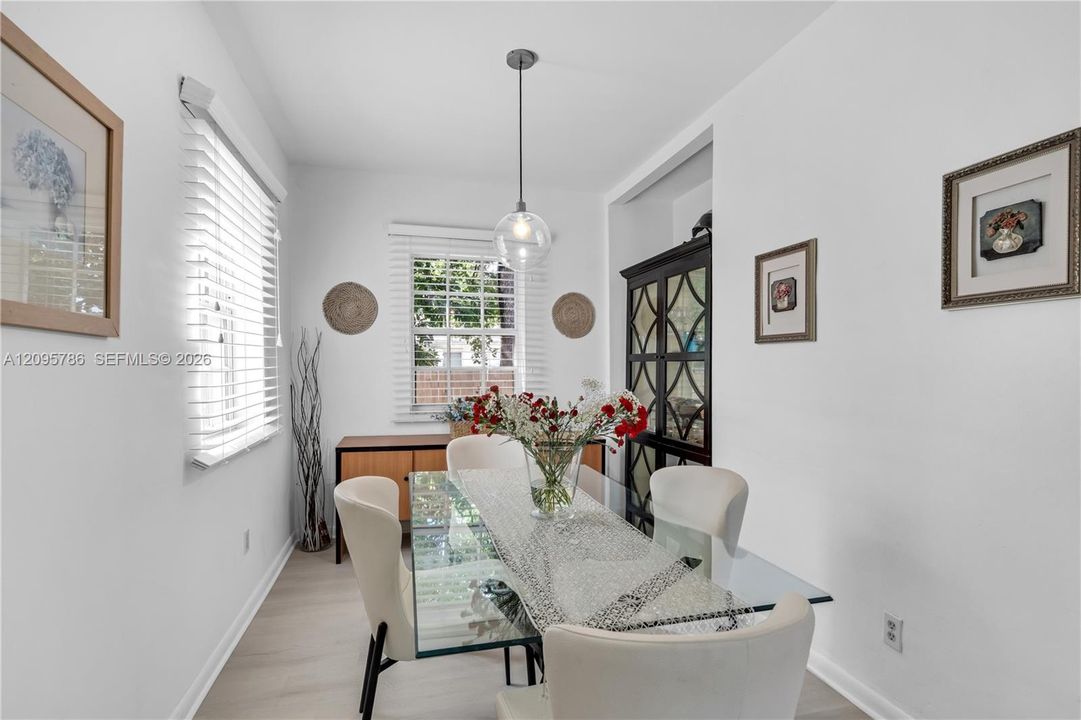 For Sale: $565,000 (3 beds, 2 baths, 1512 Square Feet)