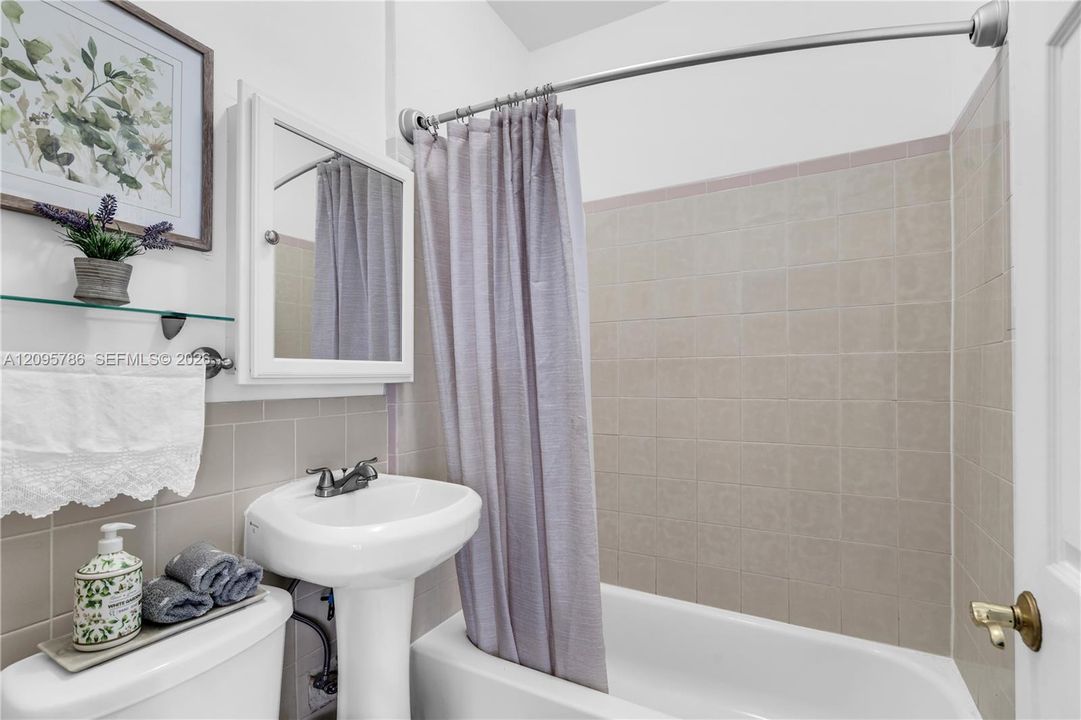 For Sale: $565,000 (3 beds, 2 baths, 1512 Square Feet)