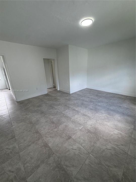 For Rent: $1,650 (1 beds, 1 baths, 550 Square Feet)