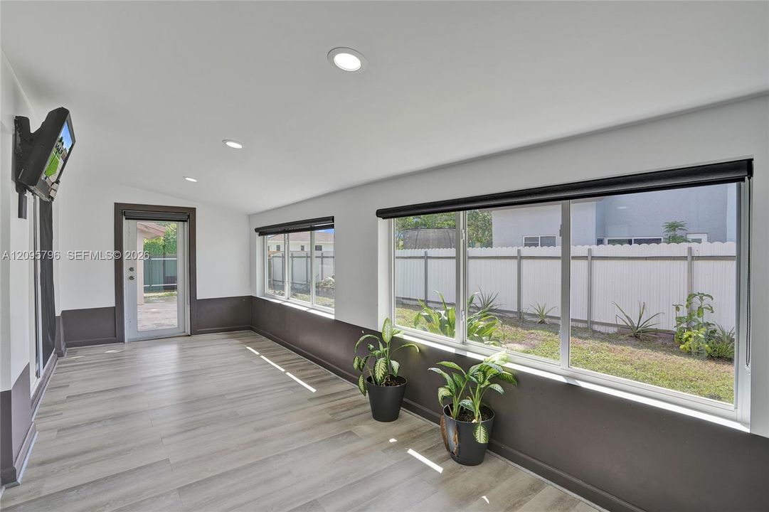 En Venta: $799,900 (4 camas, 2 baños, 2015 Pies cuadrados)