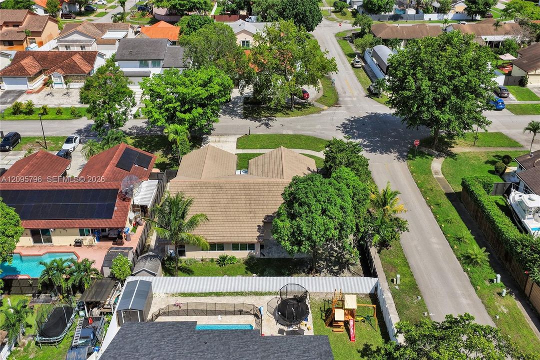 En Venta: $799,900 (4 camas, 2 baños, 2015 Pies cuadrados)