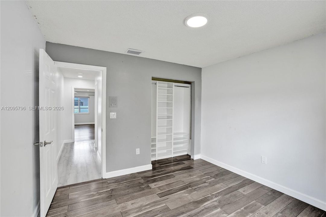 En Venta: $799,900 (4 camas, 2 baños, 2015 Pies cuadrados)