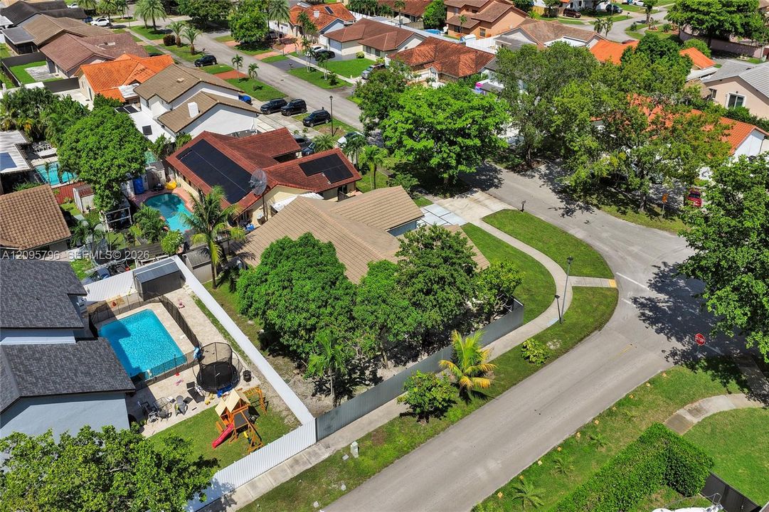 En Venta: $799,900 (4 camas, 2 baños, 2015 Pies cuadrados)