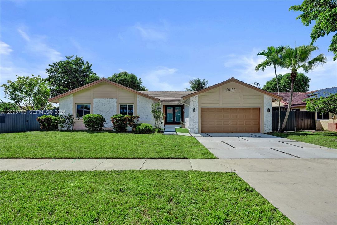 En Venta: $799,900 (4 camas, 2 baños, 2015 Pies cuadrados)