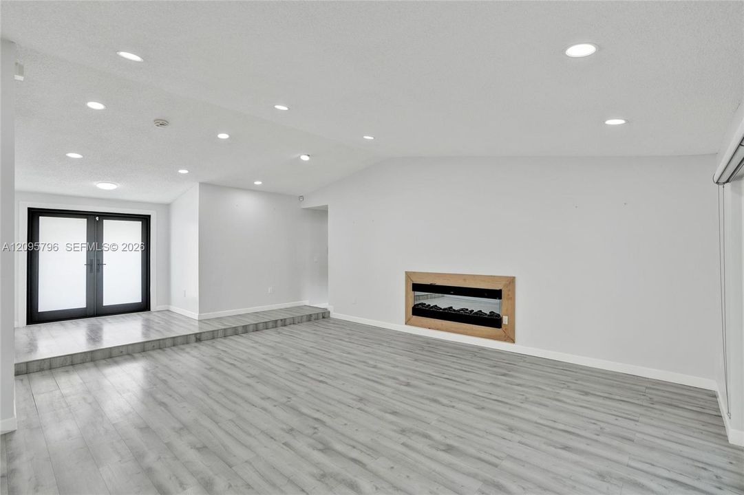 En Venta: $799,900 (4 camas, 2 baños, 2015 Pies cuadrados)