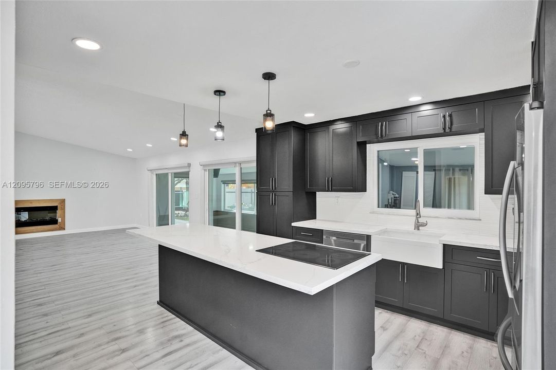 En Venta: $799,900 (4 camas, 2 baños, 2015 Pies cuadrados)