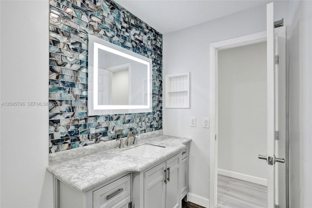 En Venta: $799,900 (4 camas, 2 baños, 2015 Pies cuadrados)