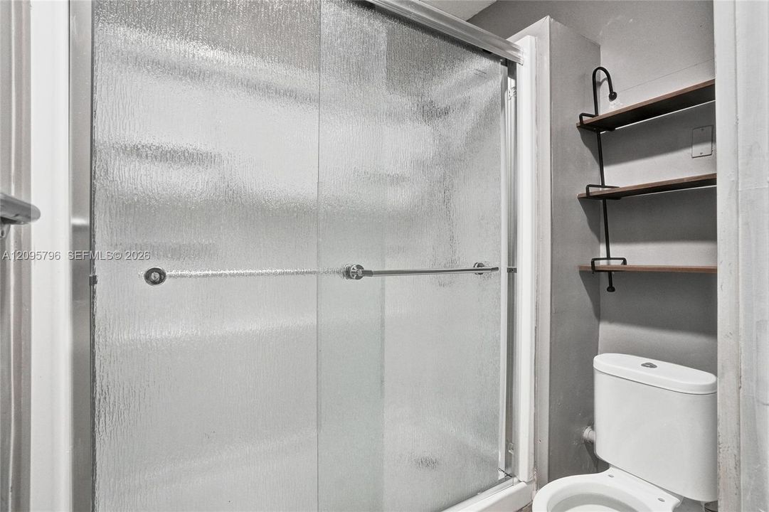 En Venta: $799,900 (4 camas, 2 baños, 2015 Pies cuadrados)