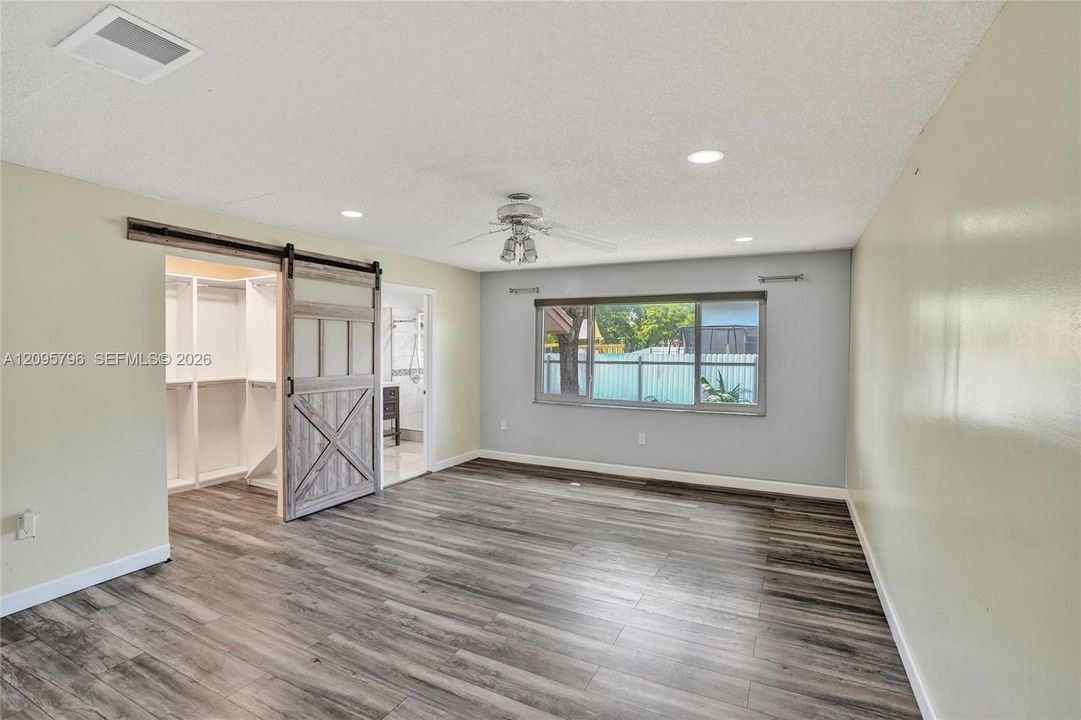 En Venta: $799,900 (4 camas, 2 baños, 2015 Pies cuadrados)