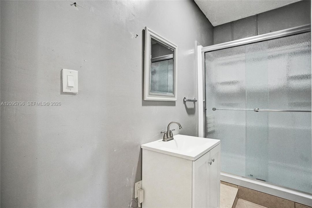 En Venta: $799,900 (4 camas, 2 baños, 2015 Pies cuadrados)