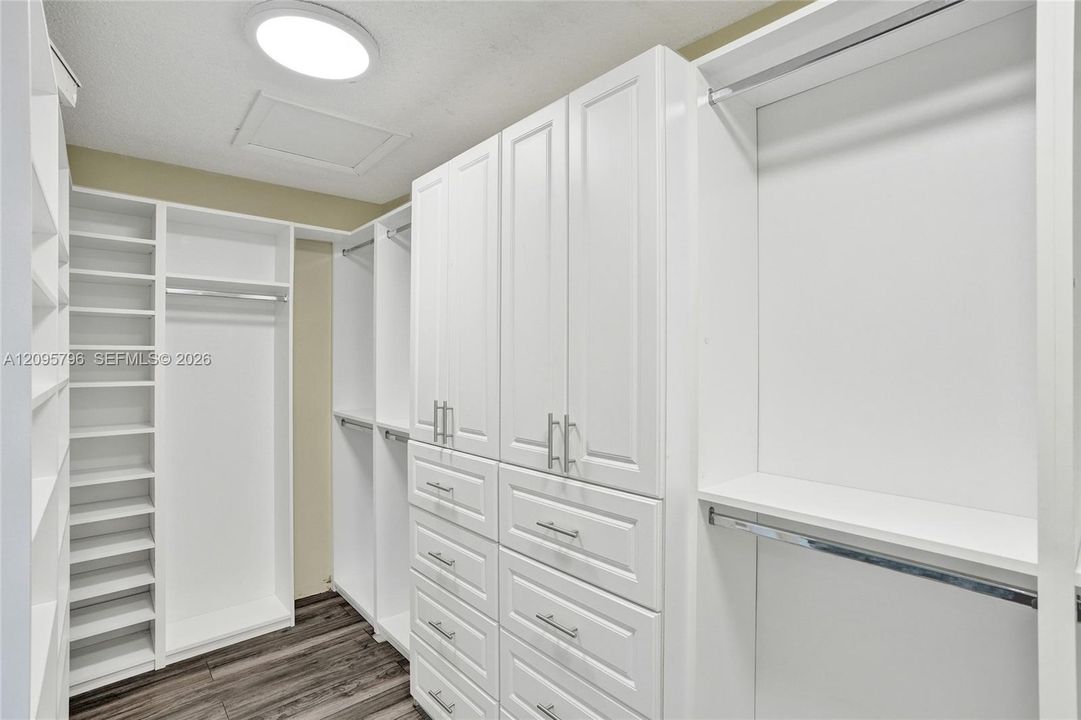 En Venta: $799,900 (4 camas, 2 baños, 2015 Pies cuadrados)