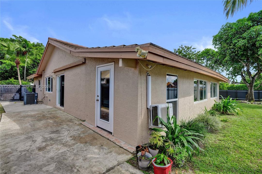 En Venta: $799,900 (4 camas, 2 baños, 2015 Pies cuadrados)